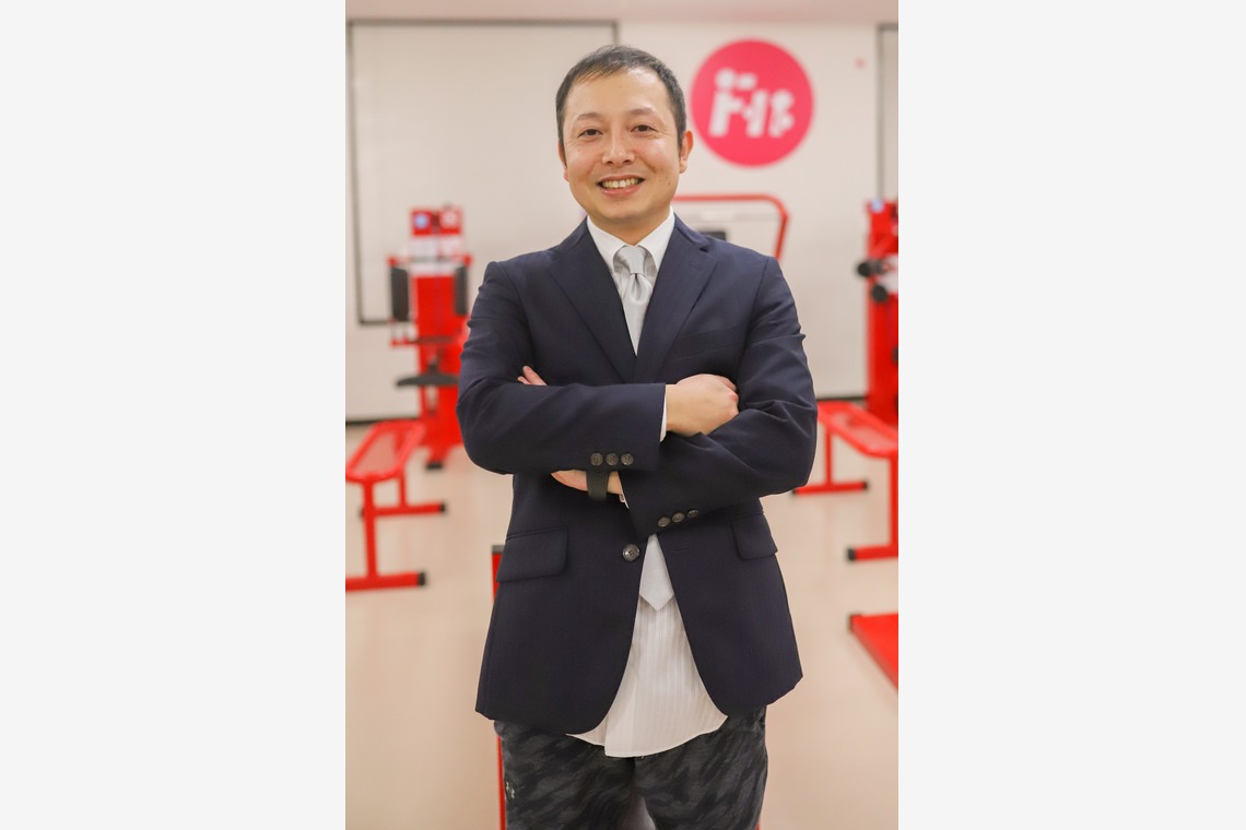 腰山大雅が撮影した写真のアルバム「スポーツジム・ワイナリー・ダンスカンパニー」