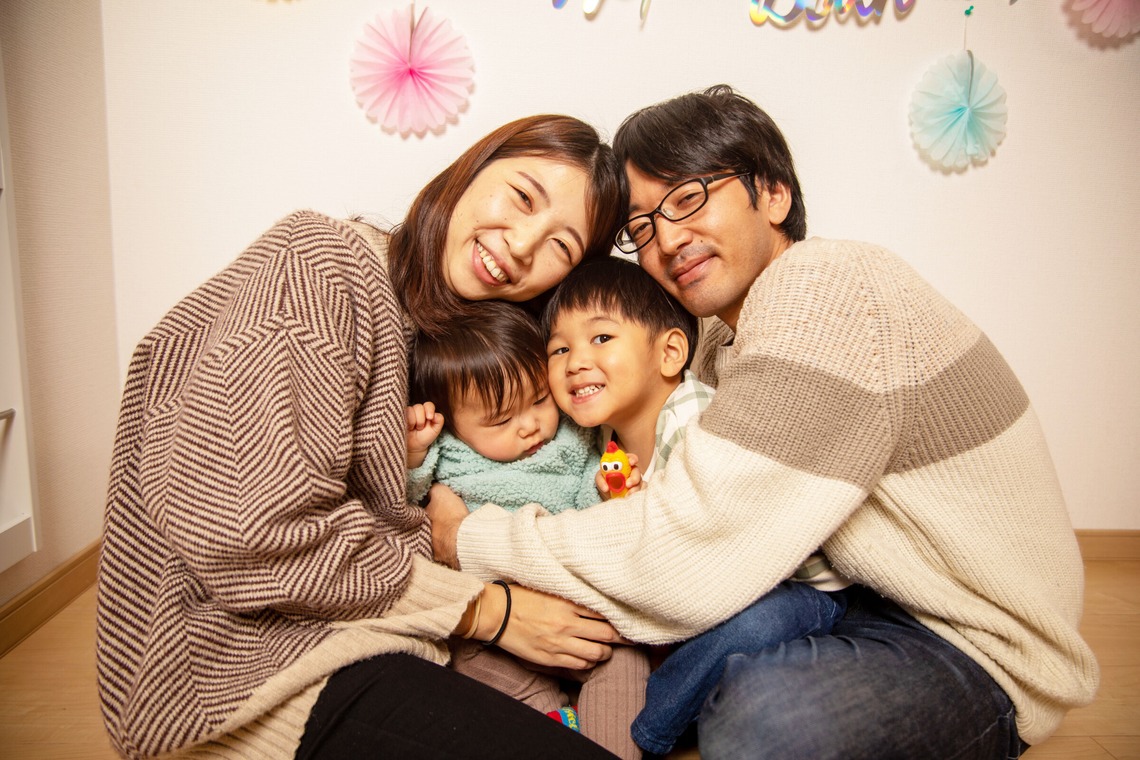 岩坪眞一郎が撮影した家族写真の出張撮影のアルバム「一歳の誕生日記念」