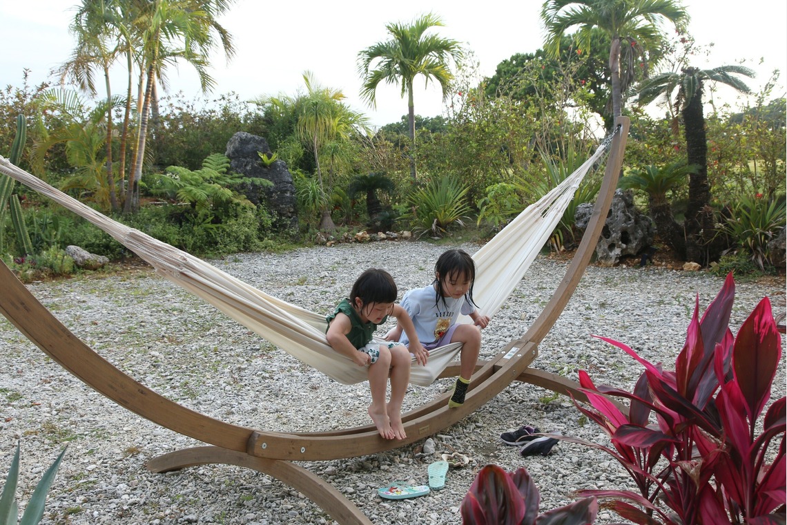 ateliemilyが出張撮影した家族写真(キッズ,ベビーフォト)などが写った「子どもたち、引率カメラマン」の家族写真