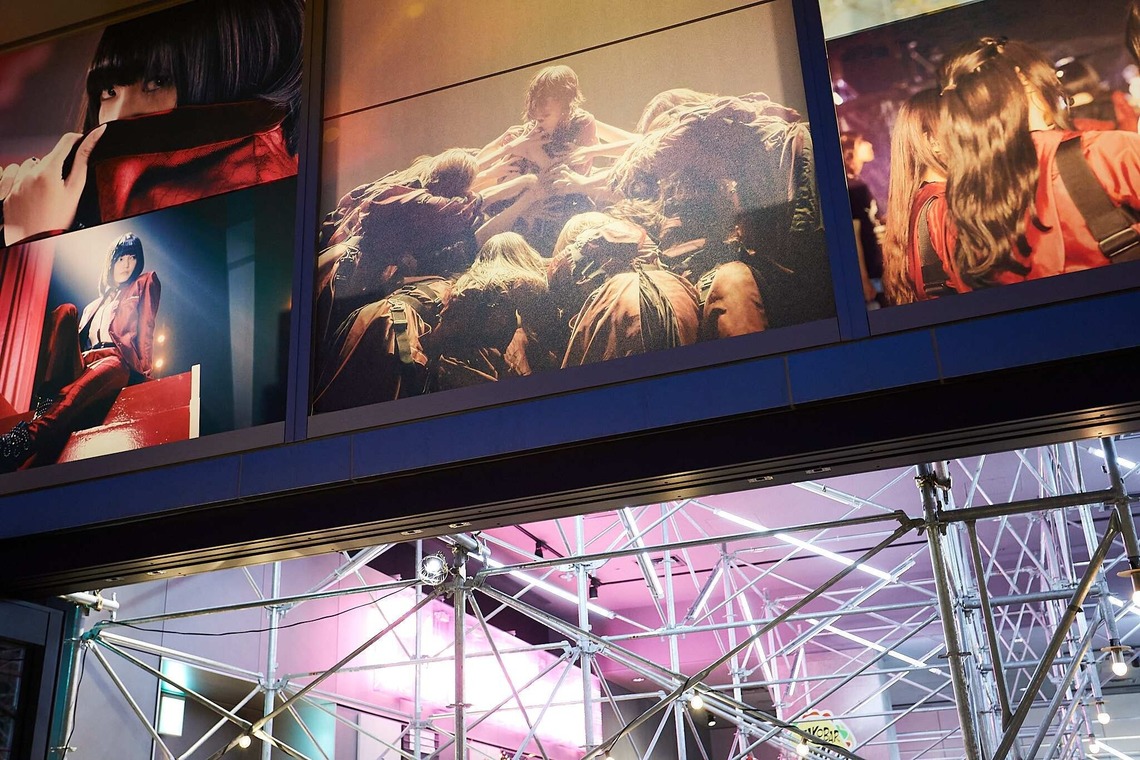 稲葉幸辰が撮影した「夜空に輝く欅坂46」の写真