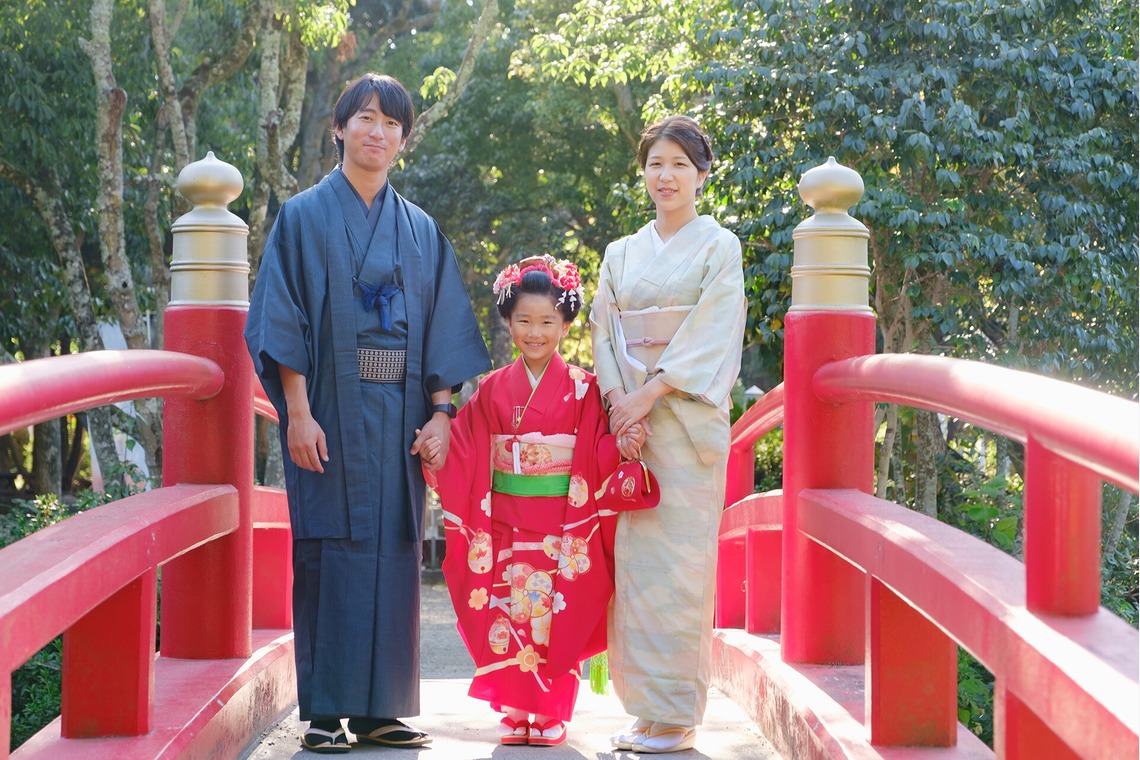 高夏写真店が出張撮影した家族写真(キッズ,ベビーフォト)などが写った「七五三の撮影」の家族写真