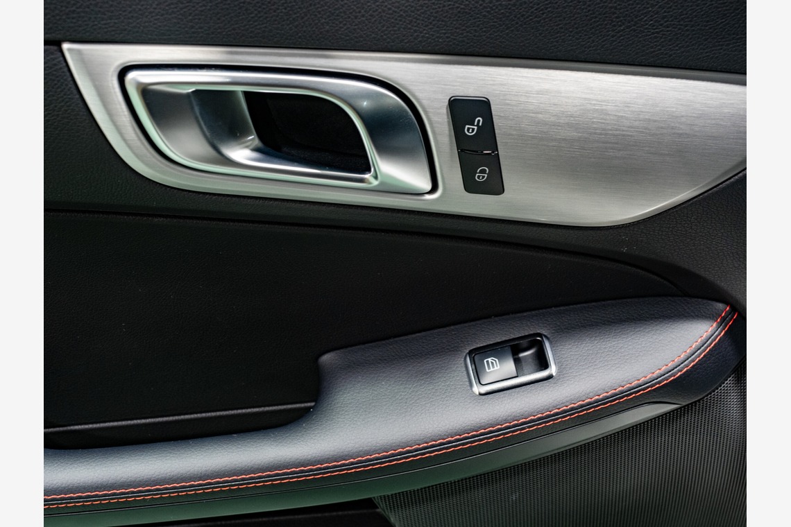 原野 英樹が撮影した「輸入車販売会社よりメルセデスベンツ SLK200をカーセンサーSDGE 掲載用写真を依頼いただきました」の写真