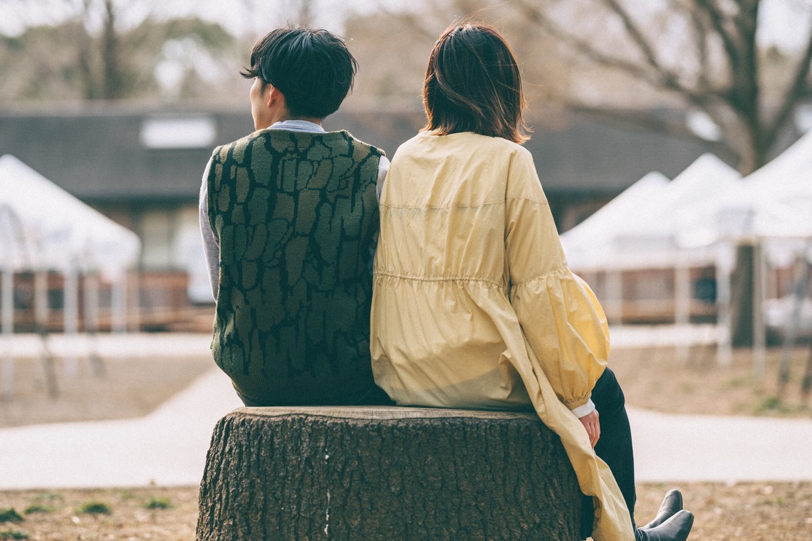 株式会社GESPが出張撮影した家族写真(キッズ,ベビーフォト)などが写った「公園_カップル記念撮影」の家族写真