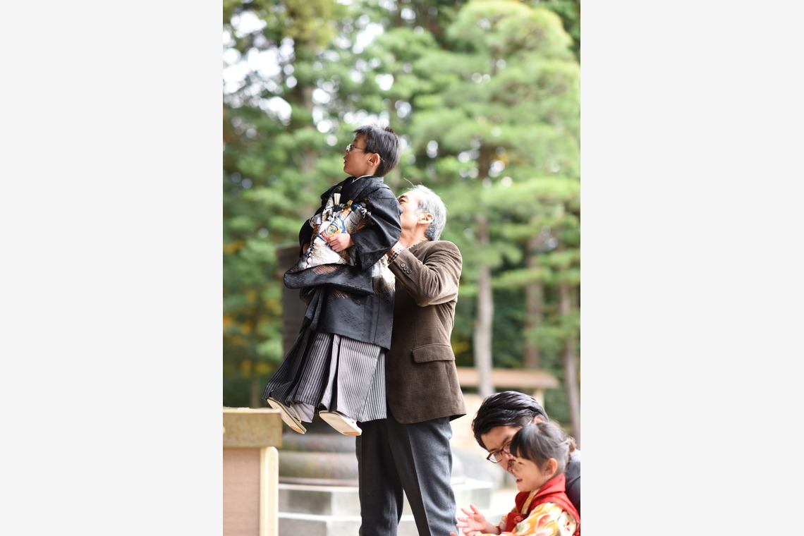 青木淳が出張撮影した家族写真(キッズ,ベビーフォト)などが写った「「七五三撮影／二荒山神社」」の家族写真