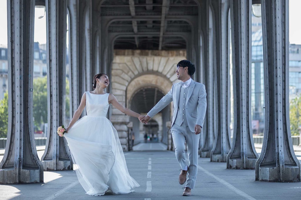 Petite Nao Photographyが撮影した「パリでのフォトウェディング（エッフェル塔、ビルアケム橋、ルーブル美術館、パレロワイヤル）」の写真