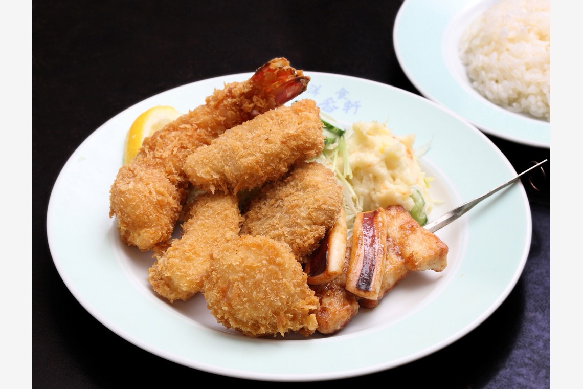 森安　照が撮影した写真のアルバム「カフェ・メニュー」