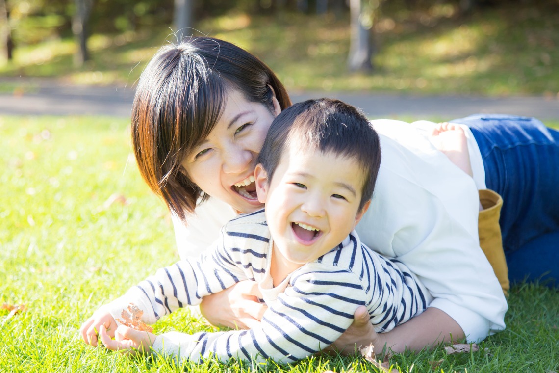 Happy with Photosが出張撮影した家族写真(キッズ,ベビーフォト)などが写った「家族写真・年賀状写真＠札幌市清田区・平岡公園」の家族写真