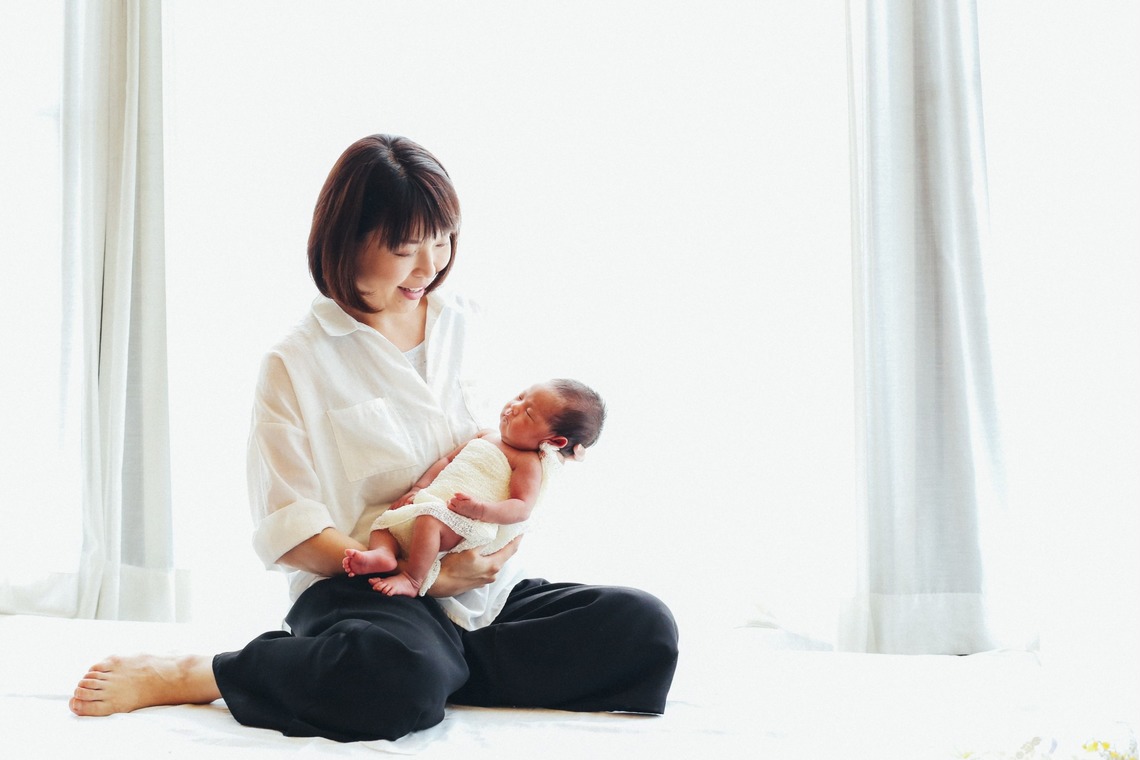 出張撮影HUG TIMEが撮影した「自宅でナチュラルなニューボーンフォト」の写真