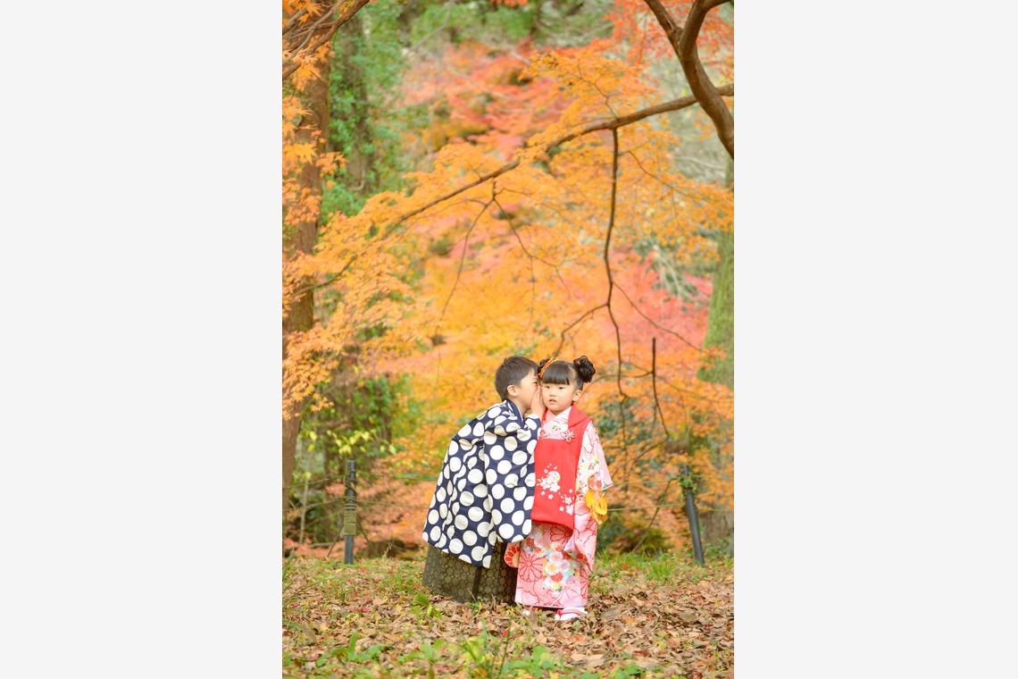 photograph K STYLEが出張撮影した家族写真(キッズ,ベビーフォト)などが写った「仲良し兄妹の七五三」の家族写真