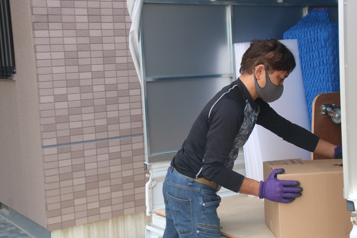 EATNESTが撮影した写真のアルバム「引っ越し屋のプロフィール」