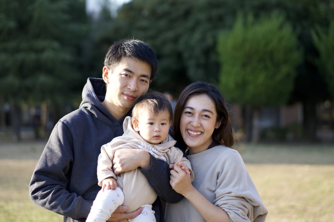 菅生貴利が出張撮影した家族写真(キッズ,ベビーフォト)などが写った「ファミリーフォト」の家族写真