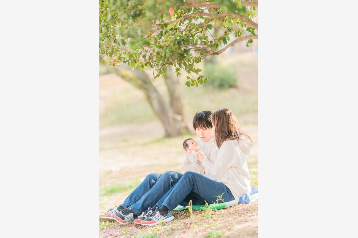 池田廉が出張撮影した家族写真(キッズ,ベビーフォト)などが写った「公園にて」の家族写真