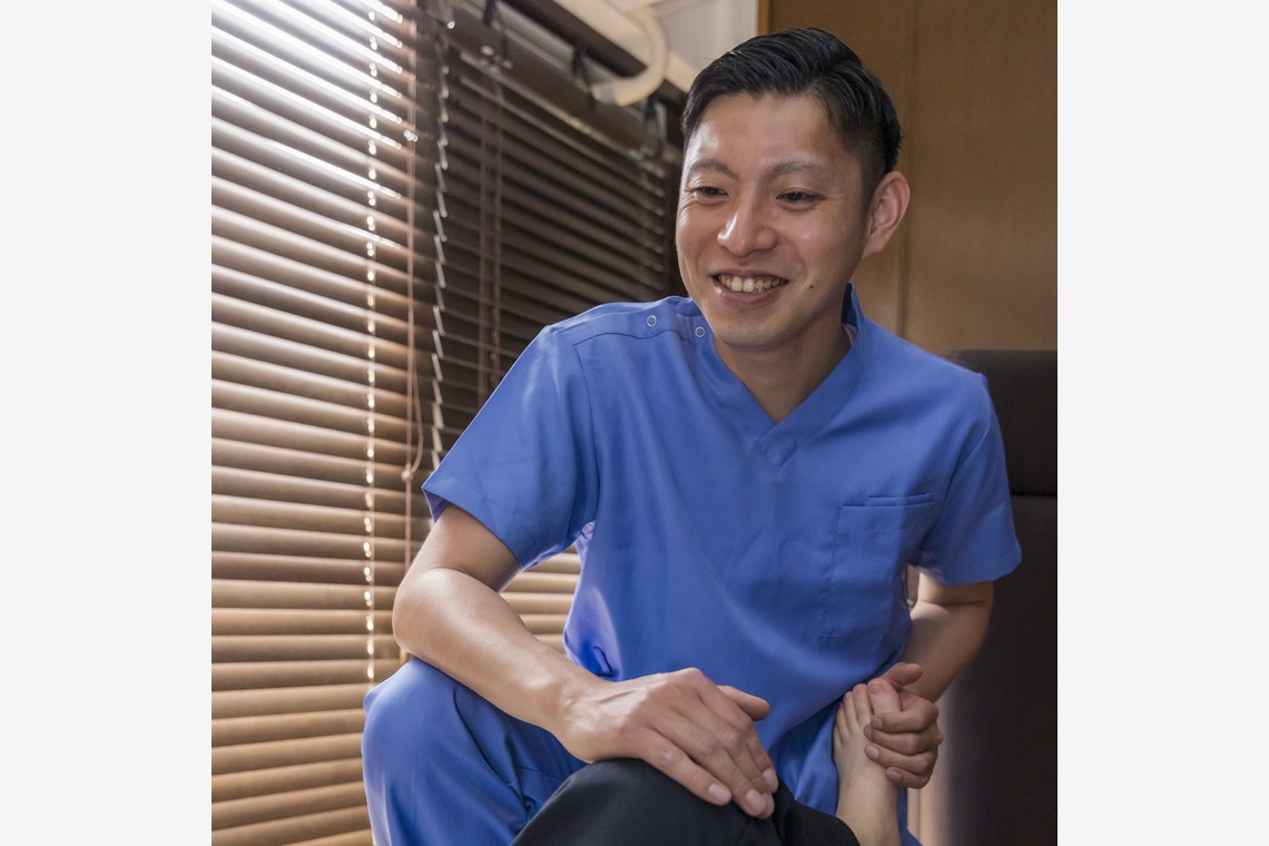 N2Photoが撮影した「マッサージ施術（男性）」の写真