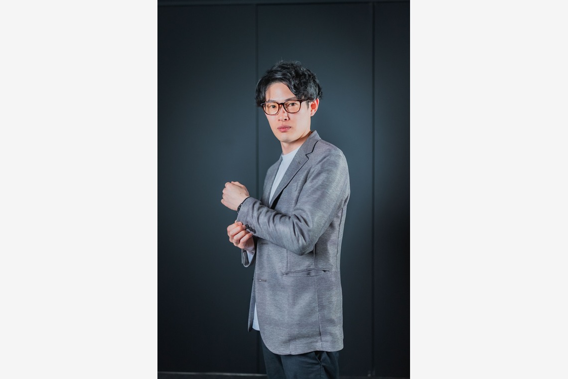 玉城　肇が撮影した「会議室でのプロフィール撮影」の写真