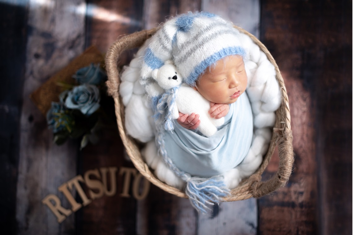 サキヤマ リエが撮影した「ブルー系・しろくまのぬいぐるみ・男の子のニューボーンフォト 」の写真