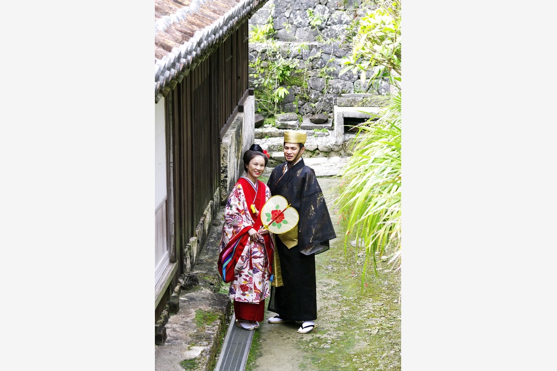 琉球幻想写真ウェディングフォト沖縄が撮影した「タイムスリップ in 中村家住宅」の写真