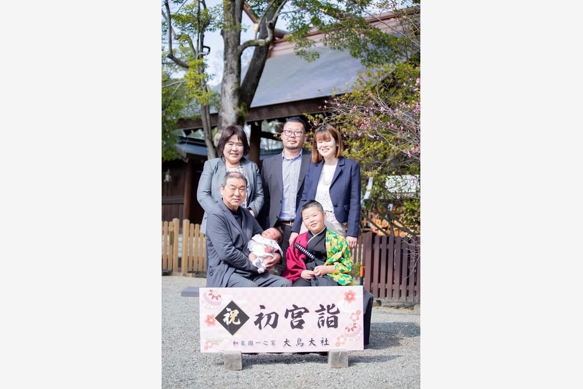 中井企画が出張撮影した家族写真(キッズ,ベビーフォト)などが写った「お宮参り/ご自宅での家族写真」の家族写真