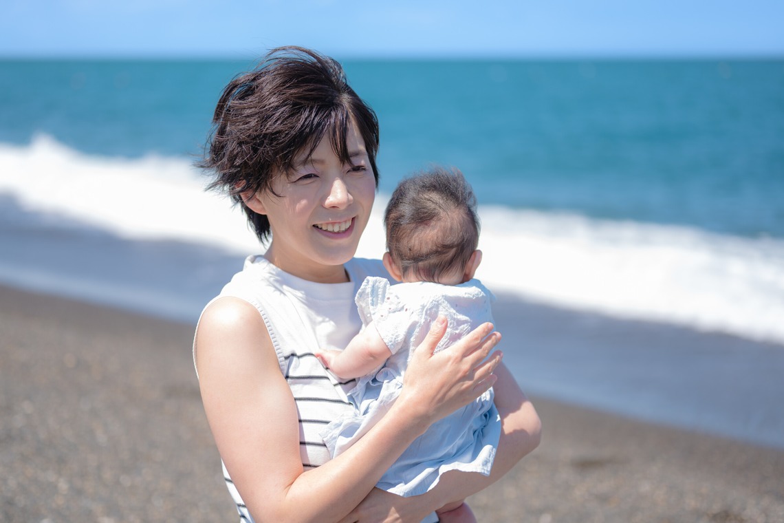 高木勇斗が撮影した旅行先の記念撮影のアルバム「親子」