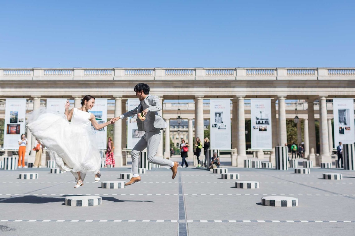 Photo of Photowedding in Paris (Eiffel Tower, Bir-Hakeim Bridge, Louvre Museum, Palais Royal) taken by Petite Nao Photography