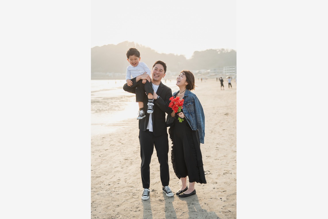 Album of the Location Photo Shoot taken by ICHI PHOTO - Post-shooting at Yuigahama Beach in Kamakura