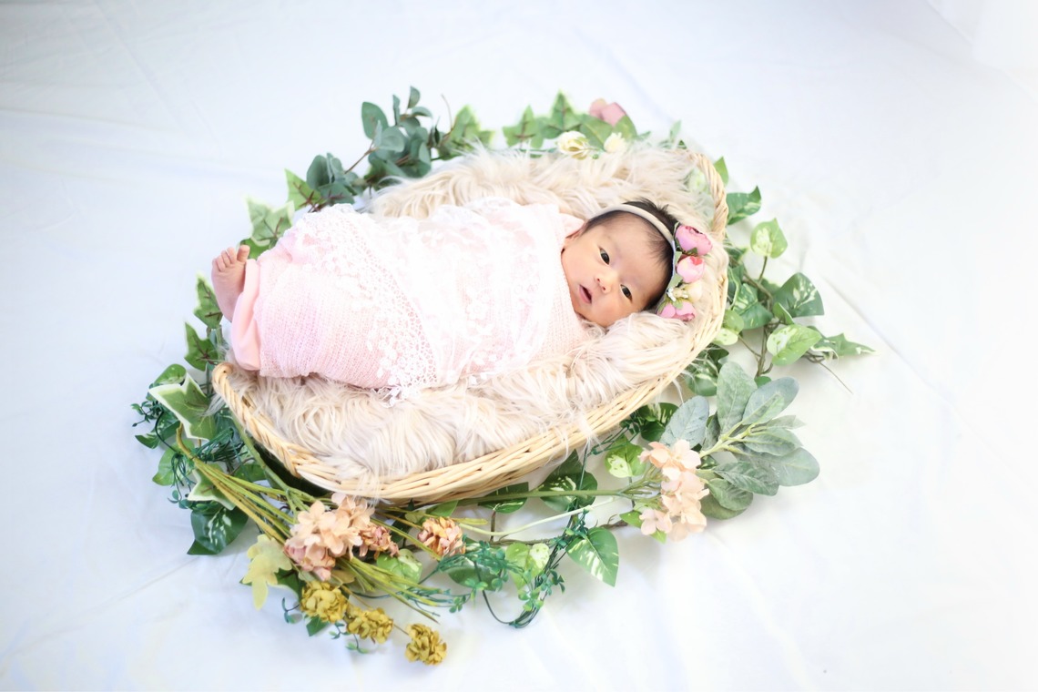 出張撮影HUG TIMEが出張撮影した家族写真(キッズ,ベビーフォト)などが写った「ニューボーンフォト＠自宅撮影」の家族写真