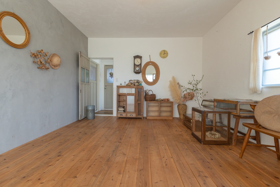 ミヤタカズコが撮影した写真のアルバム「アンティークショップ店舗写真」