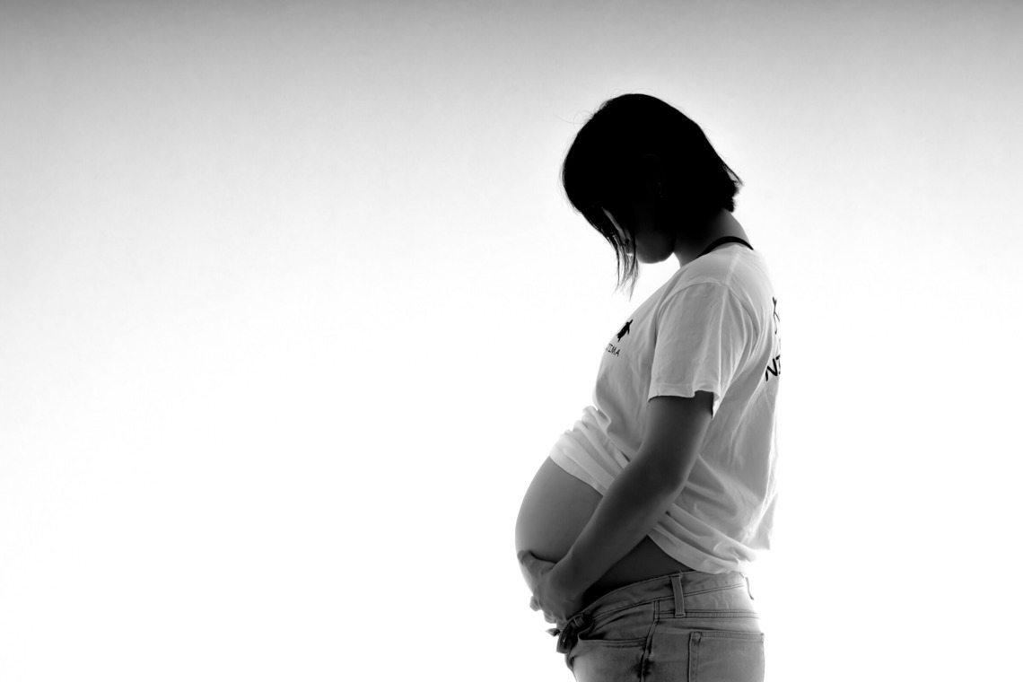 スタジオ　まるが撮影した「スタジオにてマタニティフォト」の写真