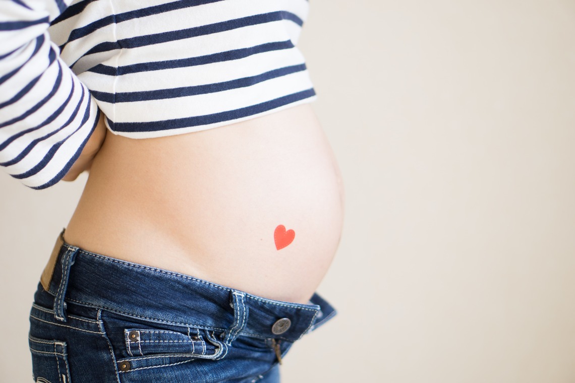 出張撮影サービス　kuro NICO cameraが撮影した写真のアルバム「ご自宅スタジオ☆マタニティフォト＠三重」