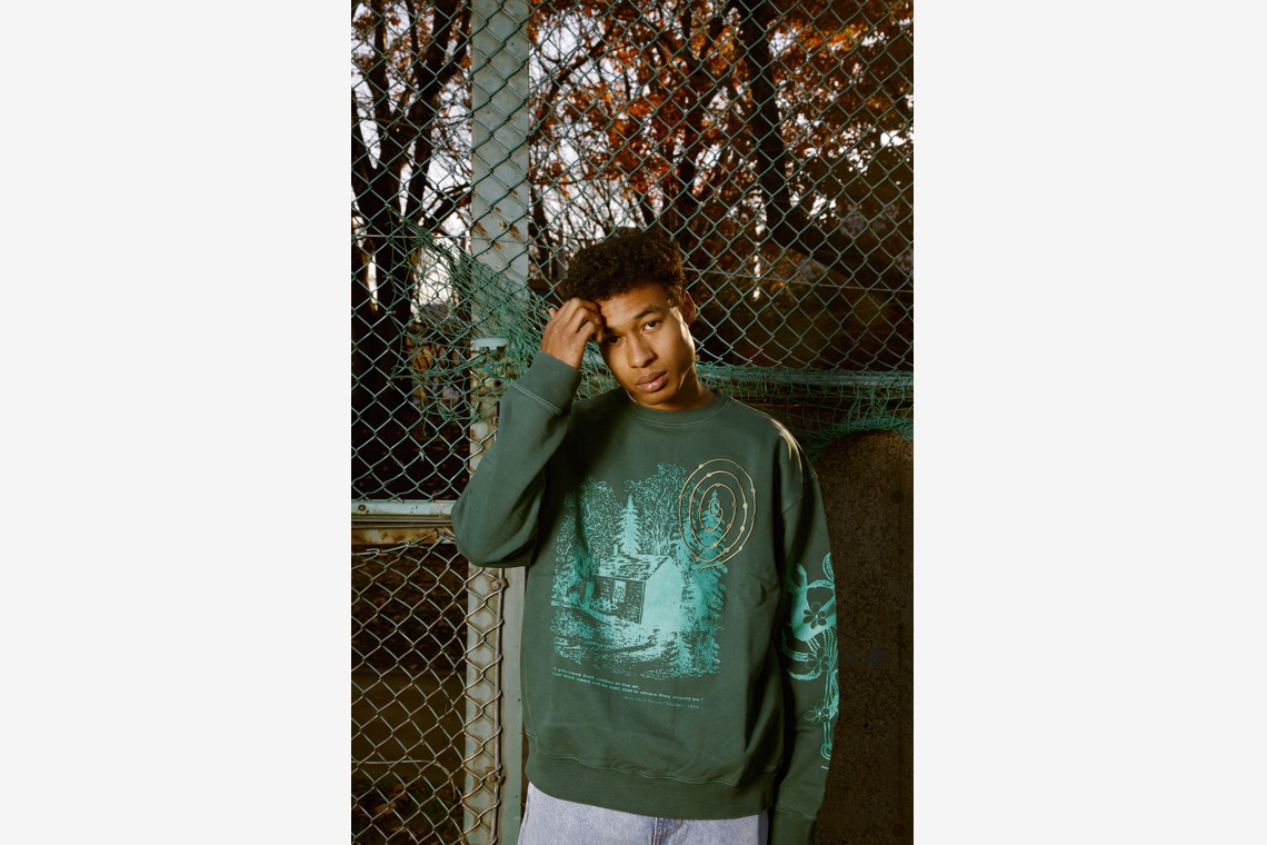 エレーナが撮影した写真のアルバム「HYPEDROP x P.A.M.」