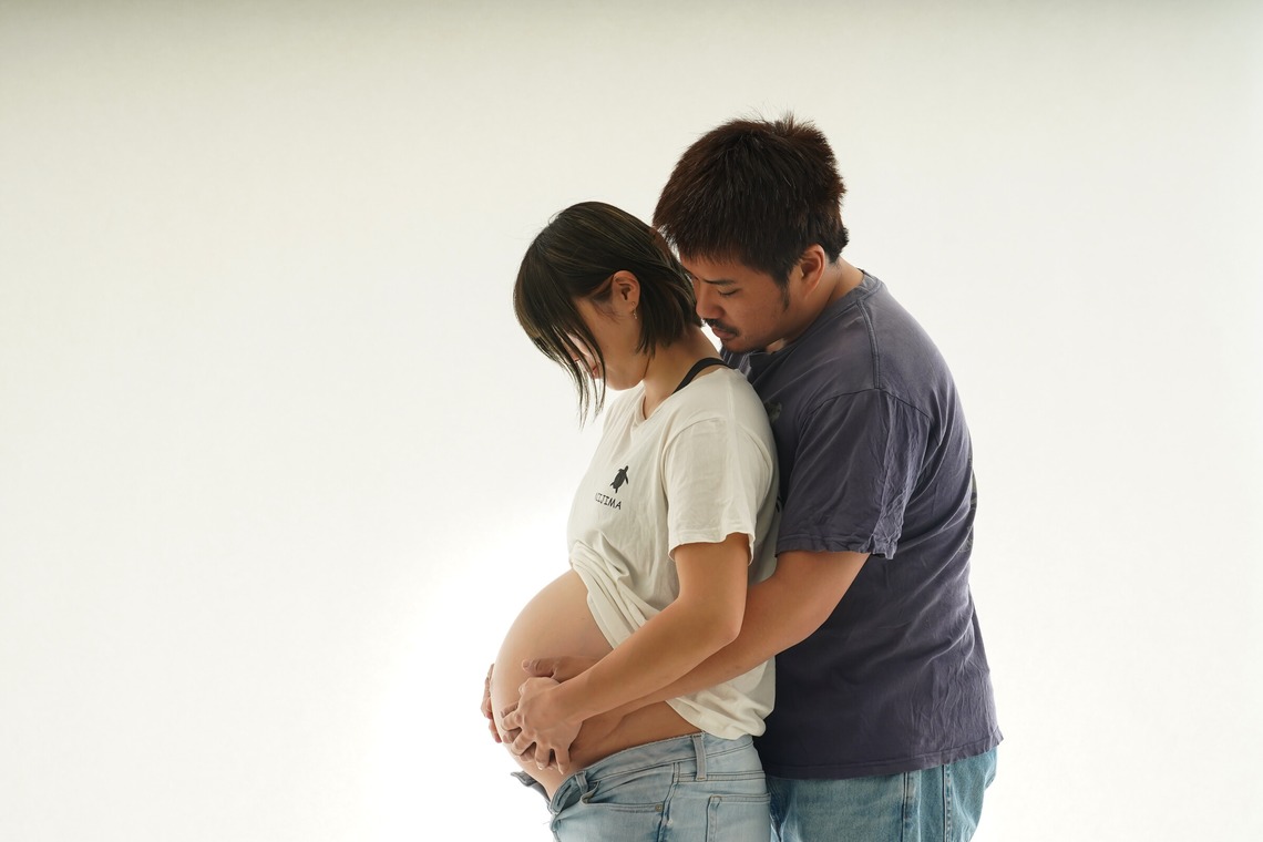 スタジオ　まるが撮影した「スタジオにてマタニティフォト」の写真