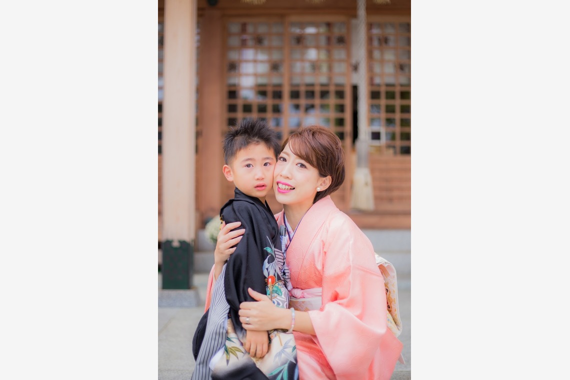 フォスタムが出張撮影した家族写真(キッズ,ベビーフォト)などが写った「5歳　七五三参り」の家族写真