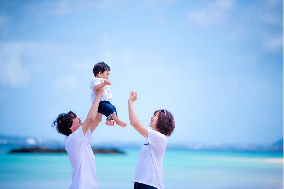 NanoStyleが出張撮影した家族写真(キッズ,ベビーフォト)などが写った「沖縄ファミリーフォト」の家族写真