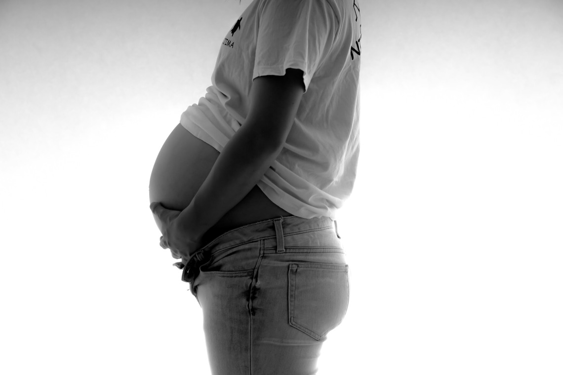 スタジオ　まるが撮影した「スタジオにてマタニティフォト」の写真