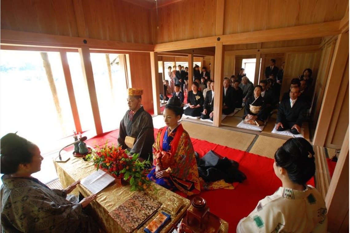 Avenir（山宮 敏明）が撮影した写真のアルバム「琉球衣裳で結婚式」