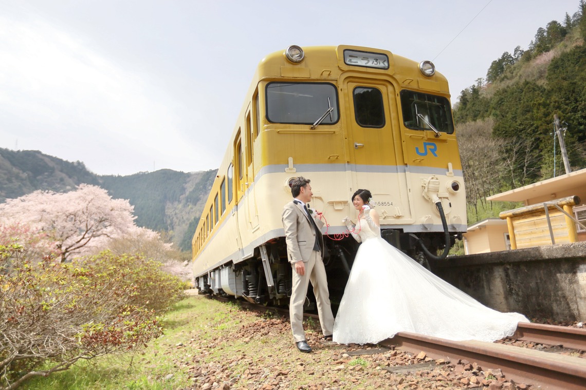 KIKIウェディングが撮影した写真のアルバム「花の駅公園」