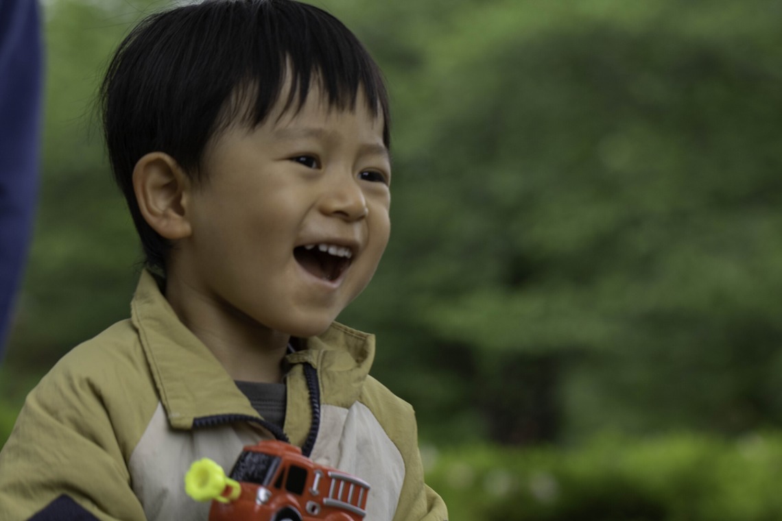 ミヤタカズコが撮影した「公園で遊ぶ子ども達」の写真