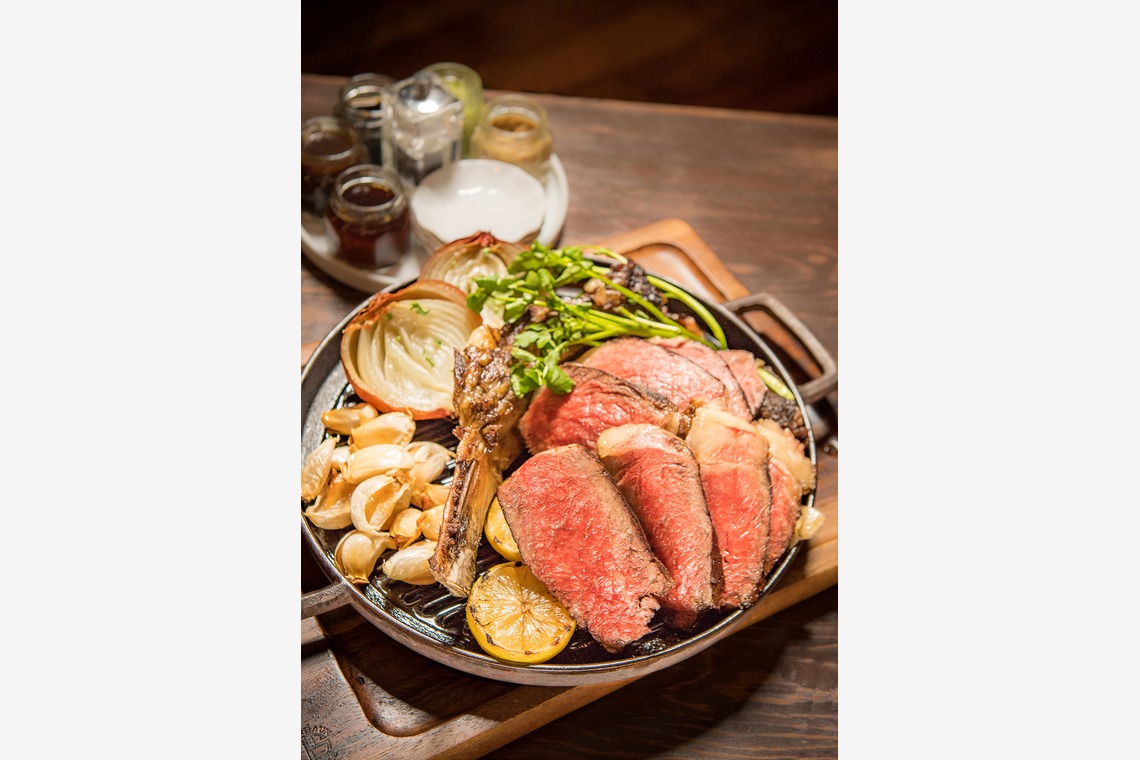 吉田佳央が撮影した写真のアルバム「フード・ドリンク」