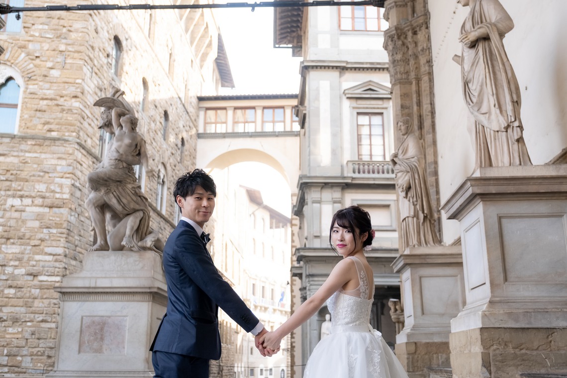 Album of the Honeymoon Photo Shoot taken by MOMO - Florence wedding location photo