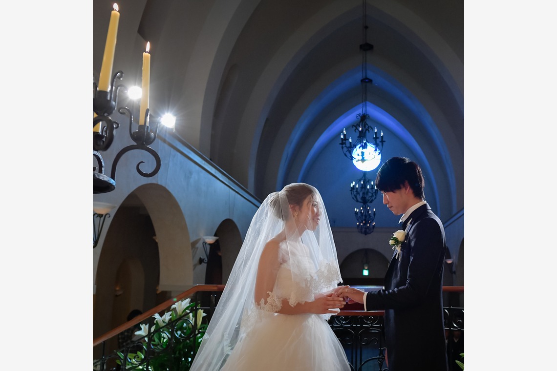 教会の古い椅子