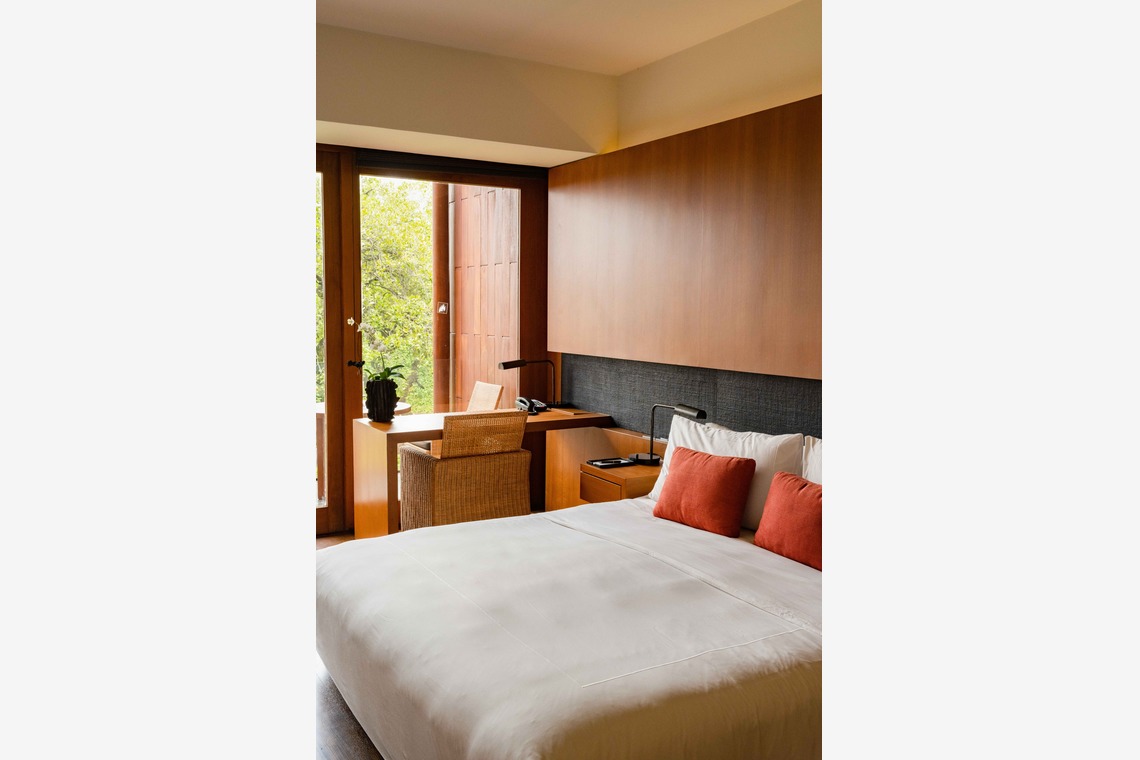 山畑俊樹が撮影した写真のアルバム「ホテル」