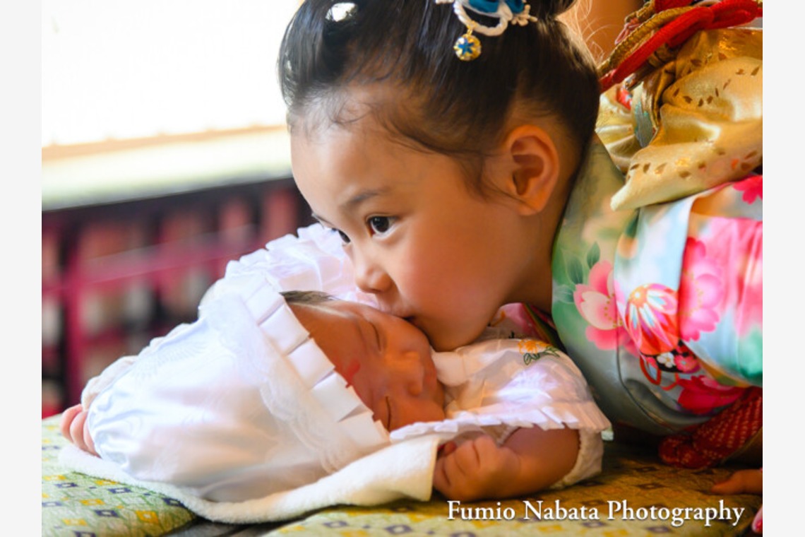 名畑文巨写真事務所が出張撮影した家族写真(キッズ,ベビーフォト)などが写った「出張撮影七五三・お宮詣り」の家族写真