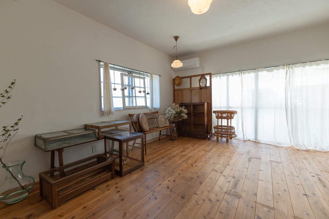 ミヤタカズコが撮影した写真のアルバム「アンティークショップ店舗写真」