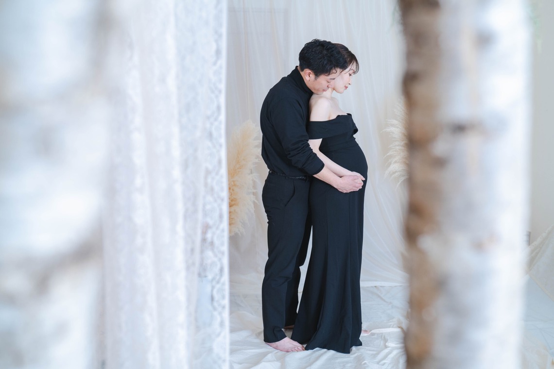 北海道ロケーションフォトウェディング♪が出張撮影した家族写真(キッズ,ベビーフォト)などが写った「マタニティフォト【おうちフォトスタジオ-umurek＝ウムレ】」の家族写真