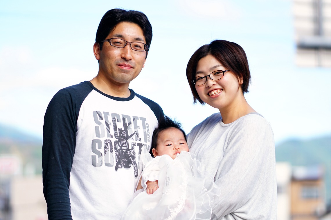 出張撮影のメモリーズが出張撮影した家族写真(キッズ,ベビーフォト)などが写った「ファミリーフォト-アラカルト」の家族写真