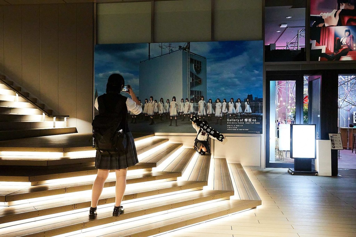 稲葉幸辰が撮影した「夜空に輝く欅坂46」の写真