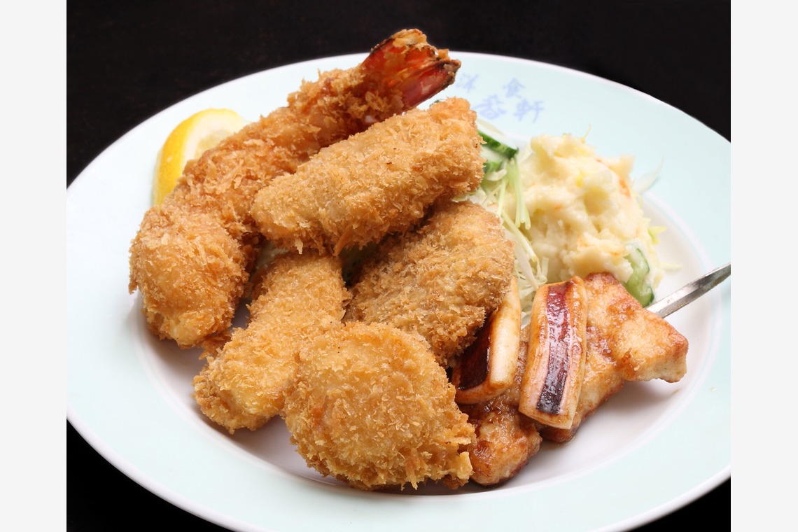 森安　照が撮影した「食堂」の写真