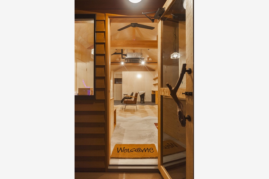 伊東昌信が撮影した写真のアルバム「店舗　建築竣工」