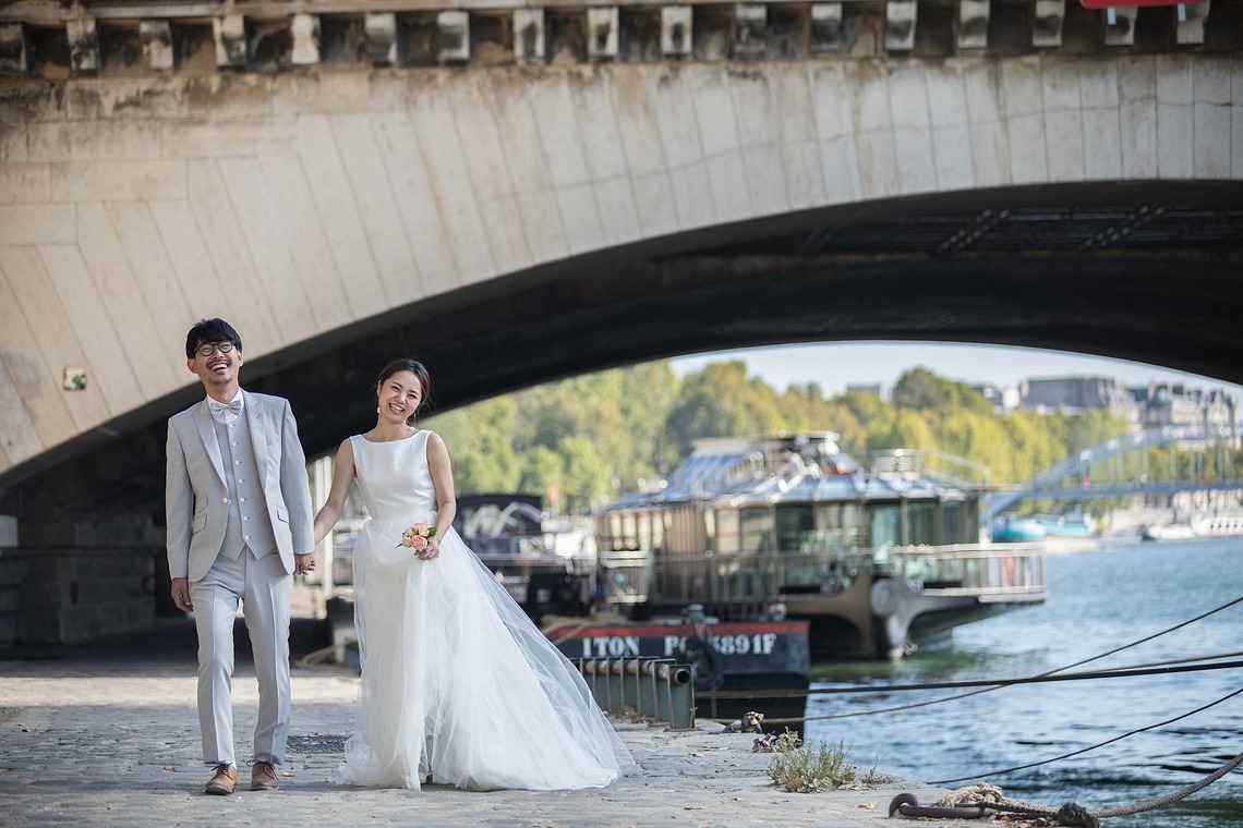 Petite Nao Photographyが撮影した「パリでのフォトウェディング（エッフェル塔、ビルアケム橋、ルーブル美術館、パレロワイヤル）」の写真