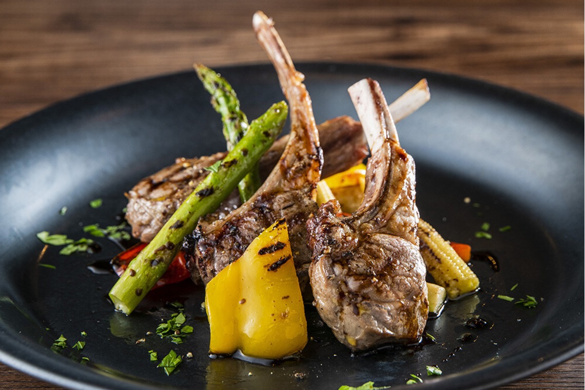 本郷直人が撮影した写真のアルバム「洋食」