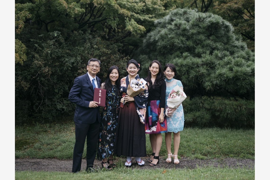 植村由理が出張撮影した家族写真(キッズ,ベビーフォト)などが写った「卒業式 at 早稲田大学、オークウッドプレミア東京」の家族写真